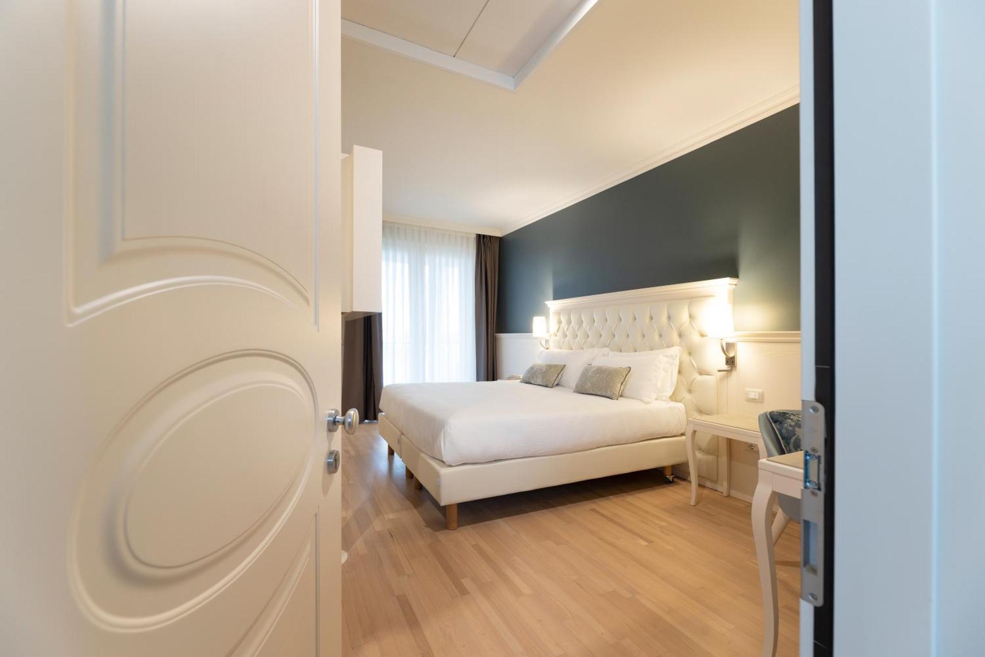 Hotel La Caporala Castel d'Azzano Esterno foto