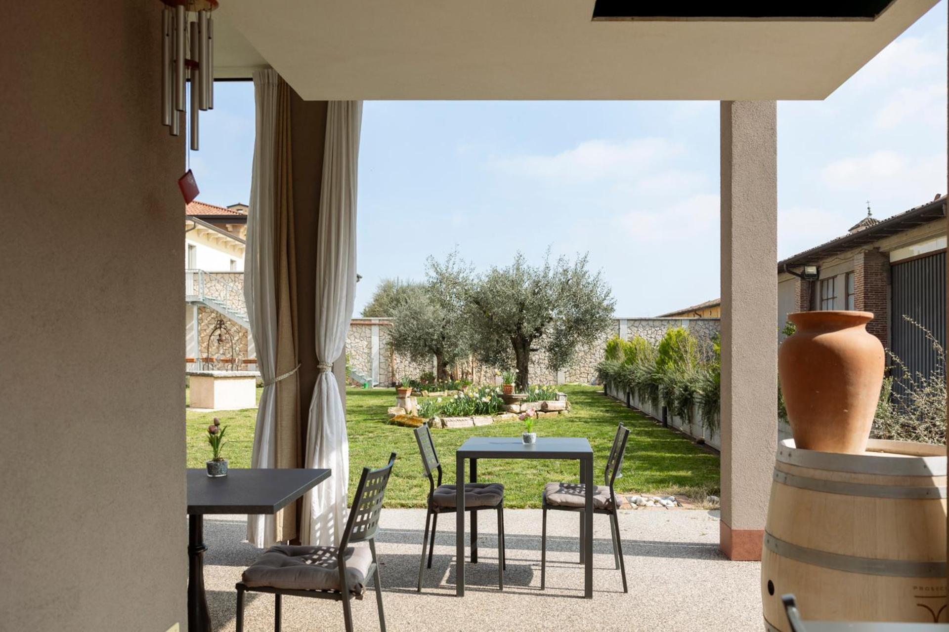 Hotel La Caporala Castel d'Azzano Esterno foto