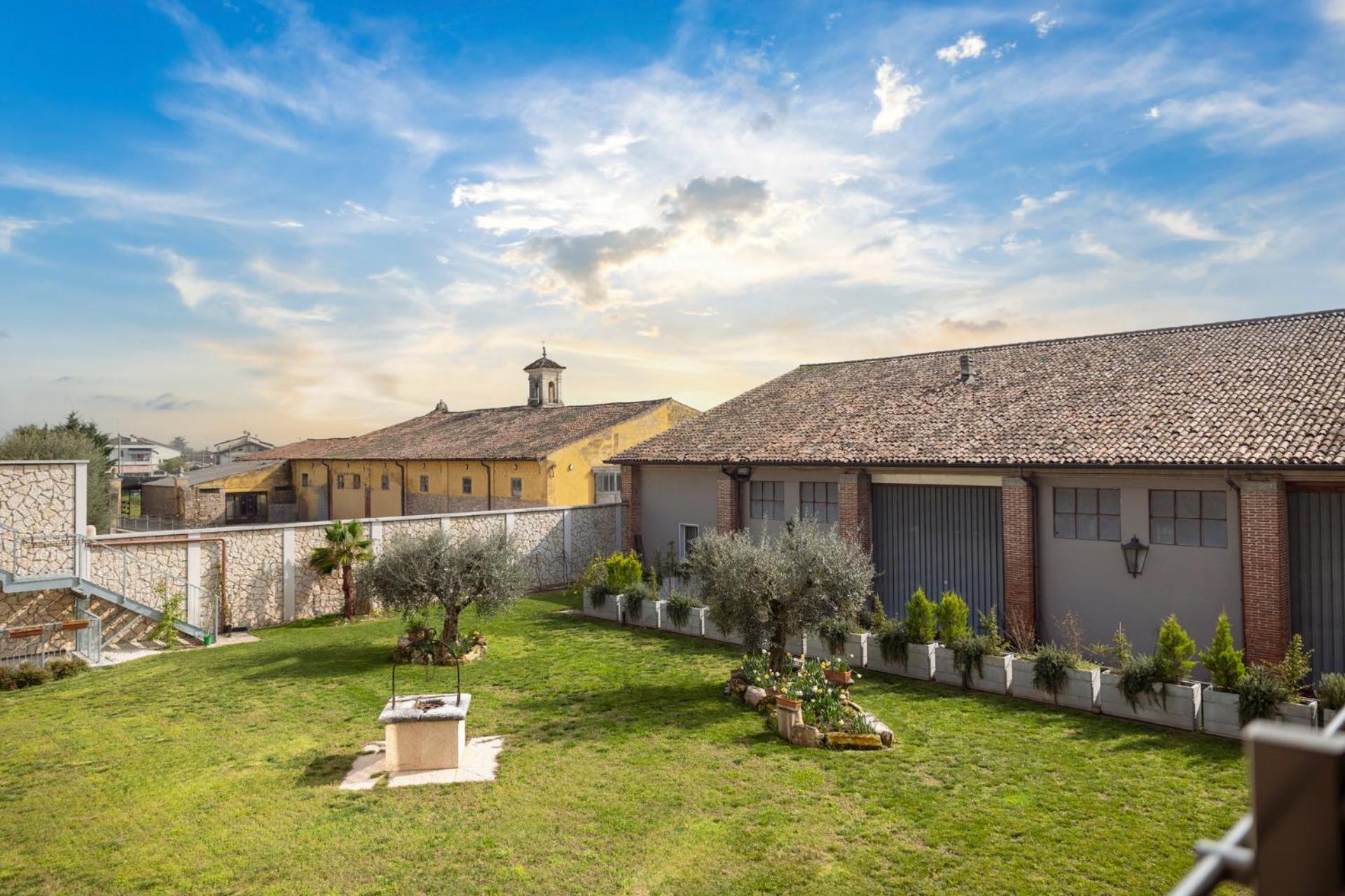 Hotel La Caporala Castel d'Azzano Esterno foto